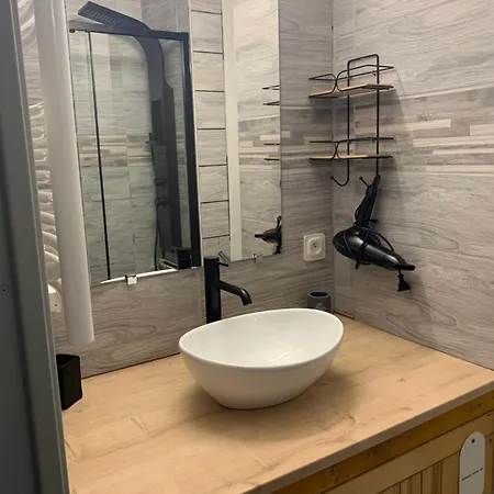 Pied Telecabine Pas De L'ours 4 Personnes Cauterets